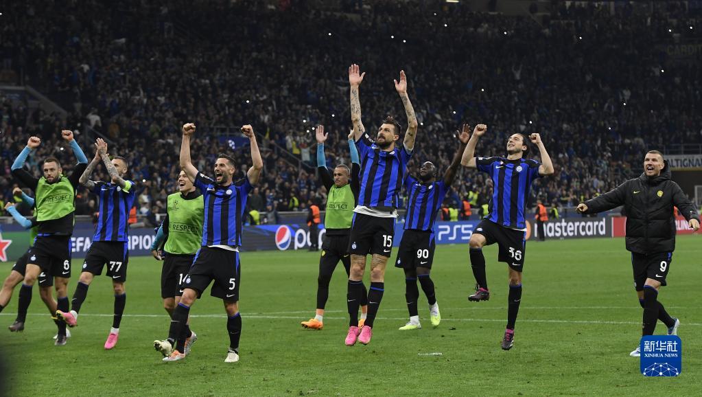 《堡垒之夜》官推公布《低俗小说》联动内容捆绑包